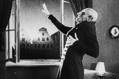 Nosferatu eine Symphonie des Grauens, directed by F .W. Murnau, 1922.